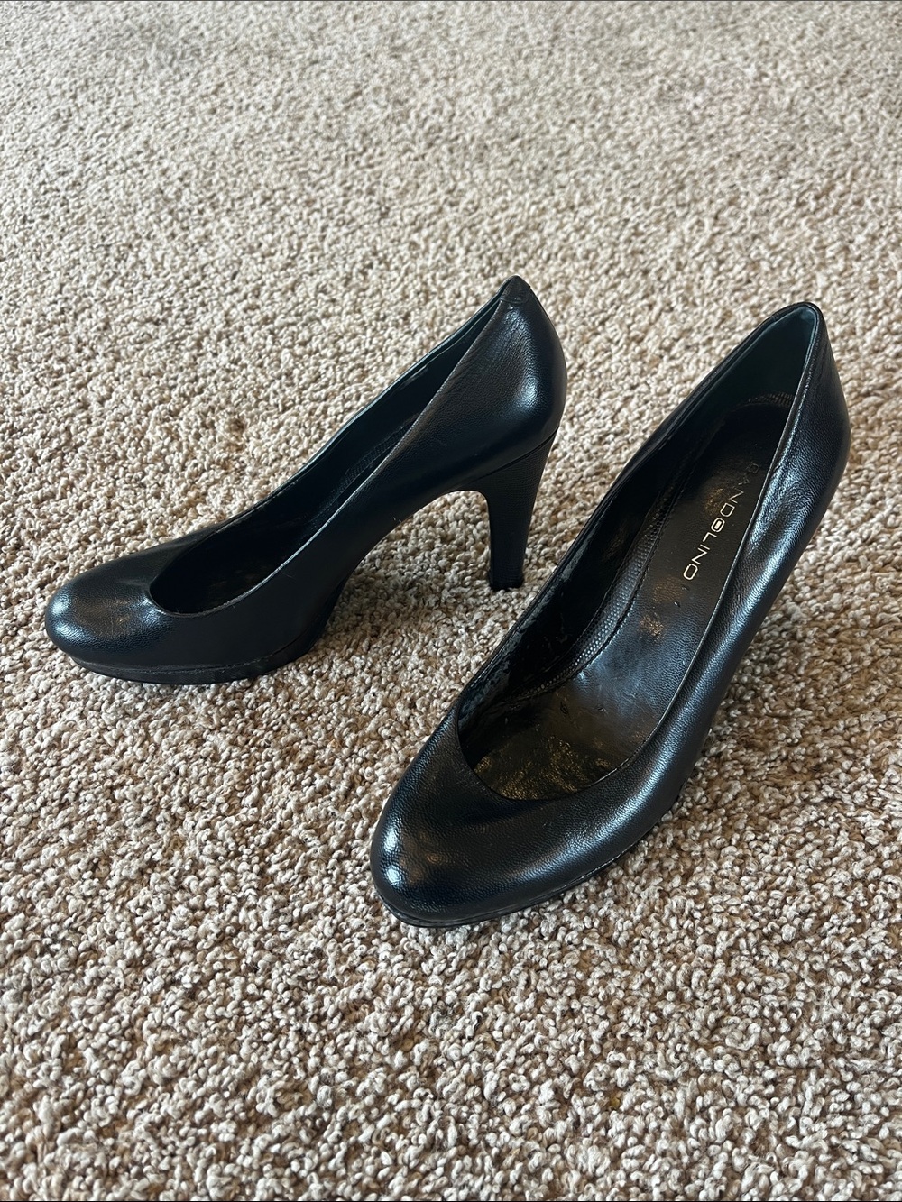 Bandolino Galleigh size 6 1/2 Black Leather Rounded Toe Pump Heels vintage